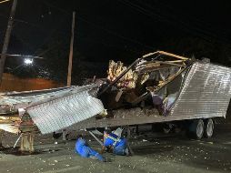 El tráiler chocó contra un puente peatonal de la autopista Chiapa de Corzo-Tuxtla Gutiérrez, en Chiapas. AFP/G. Coutino