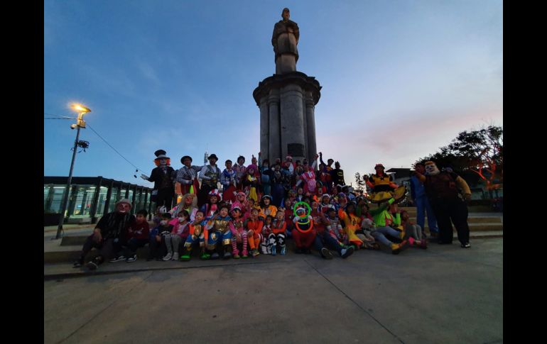 FESTEJO ABSOLUTO. Durante su día, decenas de payasos desfilaron por el Centro de Guadalajara, llenando de música, alegría y color las calles. EL INFORMADOR/R. Bobadilla