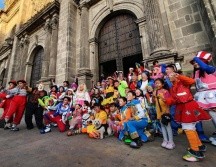 FESTEJO ABSOLUTO. Durante su día, decenas de payasos desfilaron por el Centro de Guadalajara, llenando de música, alegría y color las calles. EL INFORMADOR/R. Bobadilla