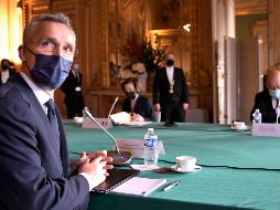 Stoltenberg compareció ante la prensa en París junto a los ministros franceses de Exteriores, Jean-Yves Le Drian, y Defensa, Florence Parly.  EFE/B. Guay