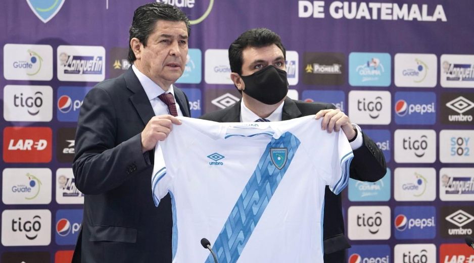 Luis Fernando Tena reemplazó al guatemalteco Amarini Villatoro, removido de su cargo en junio después de la eliminación de Guatemala en la segunda ronda rumbo a Catar 2022. EFE / ARCHIVO
