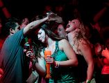 Cuando bebes mucho, el cuerpo inicia un proceso de metabolización que provoca una serie de malestares necesarios para la liberación de los tóxicos del alcohol. AP / ARCHIVO