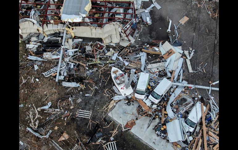 Diferentes localidades de Kentucky quedaron devastadas debido al fenómeno. EFE/T. Maury