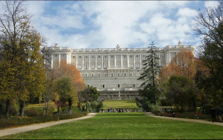 Palacio real de Madrid. Espléndido sitio, perfecto para una parada fotográfica ante su fachada y jardines. EL INFORMADOR/F. González