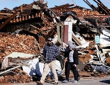 Miles de familias lo perdieron todo en esta cadena de tornados que afectó a Kentucky. AP/M. Humphrey