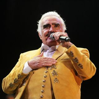 Vicente Fernández: AMLO da su pésame tras la muerte del "Charro de Huentitán"