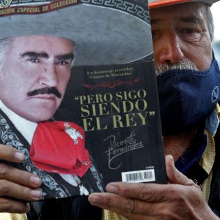 Famosos lamentan la muerte de Vicente Fernández
