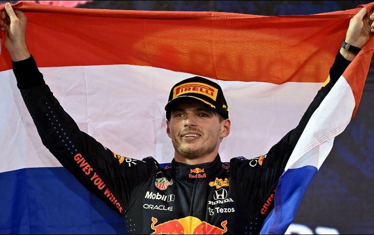 Verstappen se convirtió en el cuarto campeón más joven, a sus 24 años, dos meses y 12 días, por detrás de Sebastian Vettel, Lewis Hamilton y Fernando Alonso. AFP / A. Isakovic