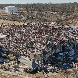 Tornado: Se desvanecen esperanzas de hallar sobrevivientes en fábrica en Kentucky