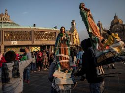 En la misa, se elevó una oración por la gente que sufre en el país y el mundo debido a la violencia, pobreza y enfermedad. EFE/M. Hartz