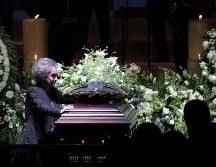 María del Refugio Abarca durante el homenaje ayer en la Arena VFG. AP/A. Campos