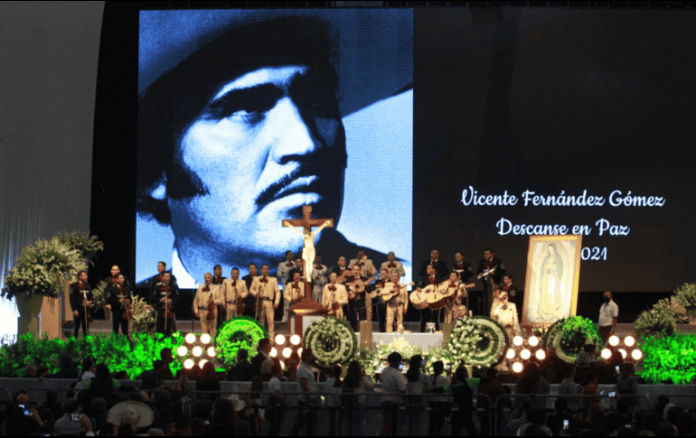 Familia, amigos y seguidores dan el último adiós a Vicente Fernández. EL INFORMADOR/ A. Camacho