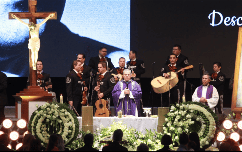 Familia, amigos y seguidores dan el último adiós a Vicente Fernández. EL INFORMADOR/ A. Camacho