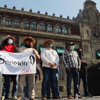 Maestros de la CNTE exigen ser escuchados por el Presidente