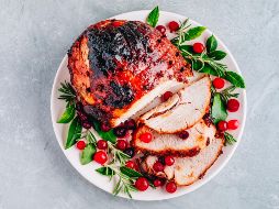 Pierna al horno mechada. ISTOCK.