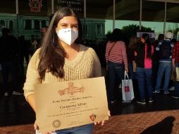 Dania Verónica Jiménez González, egresada de la licenciatura en Psicología es una de las afortunadas que ya tiene en sus manos su título. C. LEMUS/ EL INFORMADOR
