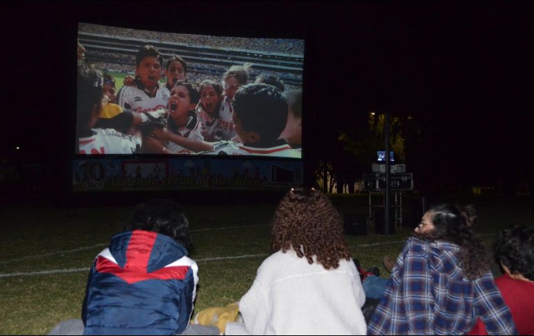 En las canchas de futbol de UNIVA Campus Guadalajara, se celebró la muestra especial del 20° aniversario de la película Atlético San Pancho. ESPECIAL