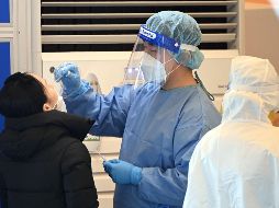 El 72.2 % de la población de EU ha recibido ya la primera dosis, el 61 % está completamente inmunizado, y al 27.2 % se le ha administrado la dosis de refuerzo. AFP/J. Yeon-je