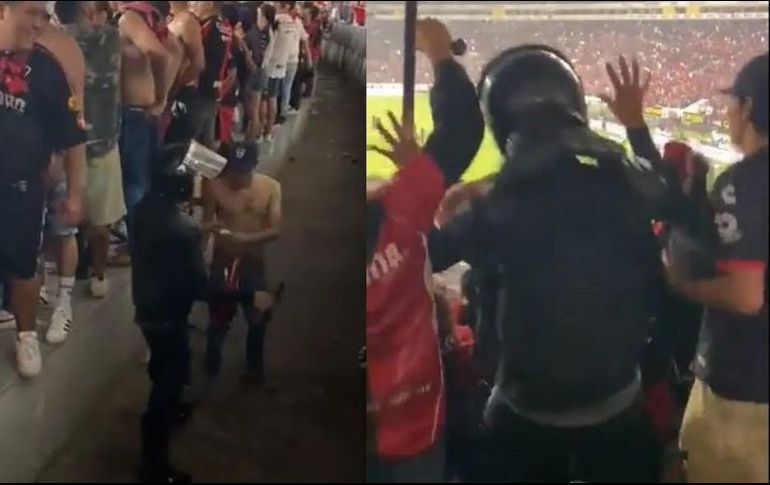 En el video que circula en redes sociales se observa al uniformado pegándole a la pared con la macana aparentemente alcoholizado. ESPECIAL