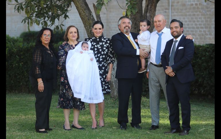 Luz María García, Estela Acebo, Isabella López de Nava, Montserrat Calzada, Juan Ángel López De Nava R, Rodrigo López de Nava, Amadeo Calzada y Juan Ángel López De Nava García.GENTE BIEN JALISCO/CLAUDIO JIMENO