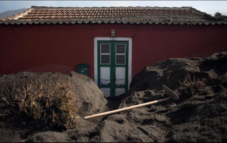 La lava que fluía desde Cumbre Vieja hacia el mar ha destruido unas tres mil edificaciones.  AFP / J. Guerrero