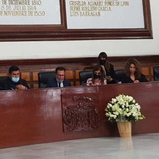 Autorizan vacaciones a Pablo Lemus, sin goce de sueldo