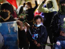 Grupos de migrantes centroamericanos se manifiestan en la sede del Instituto Nacional de Migración, en la Ciudad de México. EFE/M. Hartz