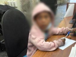 Las oficiales realizaron la búsqueda de la familia de la menor y lograron localizar a la mamá, quien se dedica a vender artesanías. Cortesía/Policía del Estado