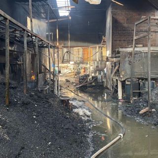 Seguridad en Jalisco: Se registra fuerte incendio en recicladora sobre Carretera a Chapala