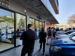 Fans de Alejandro Fernández hacen fila para hacerse la prueba antiCOVID. EL INFORMADOR / N. Gutiérrez