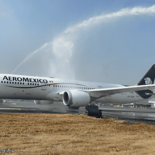 Inauguran el primer vuelo directo de Guadalajara a Madrid