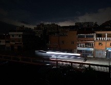 Los cortes de energía son habituales en Venezuela, un país con la mayor reserva petrolera desde hace varios años, sobre todo en la provincia. EFE / R. Peña