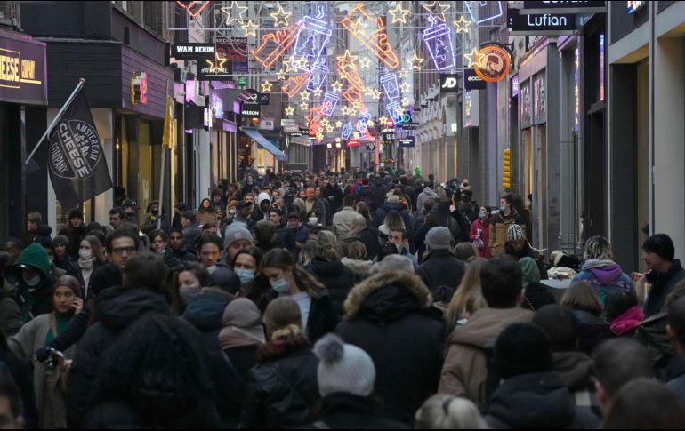 Prevén que en Países Bajos la variante ómicron adelantará a delta y será la dominante a final de año. AP / P. Dejong