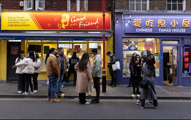 Reino Unido impuso recientemente la obligatoriedad de llevar cubrebocas en el transporte público y espacios cerrados. EFE / V. Flores