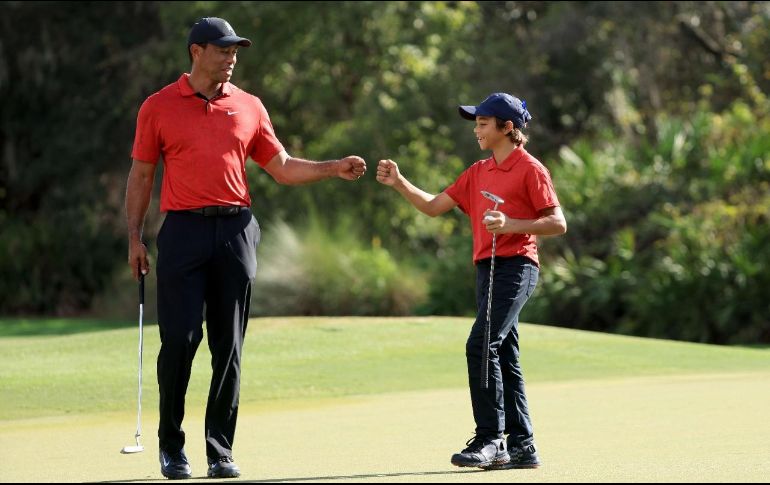 HA VUELTO. Tiger Woods y su hijo Charlie concluyeron este domingo en la segunda posición del PNC Championship. AFP/S. Greenwood