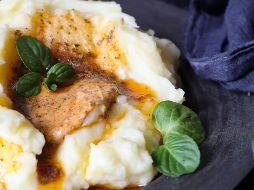 Prepara un puré de papa al horno y acompaña tu platillo fuerte. ESPECIAL/Photo by Parnis Azimi on Unsplash.