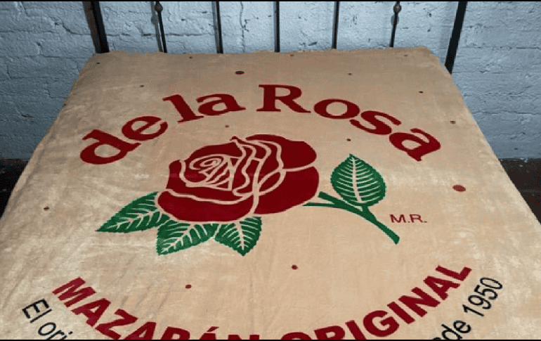 El cobertor de Mazapán la Rosa para cama individual se encuentra disponible en Mercado Libre. ESPECIAL / TWTTER
