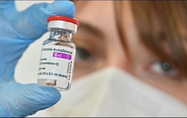 Las evidencias sugieren cada vez más que se necesitarán tres dosis de las vacunas más empleadas en el mundo para generar suficientes anticuerpos contra la variante ómicron. AFP / ARCHIVO