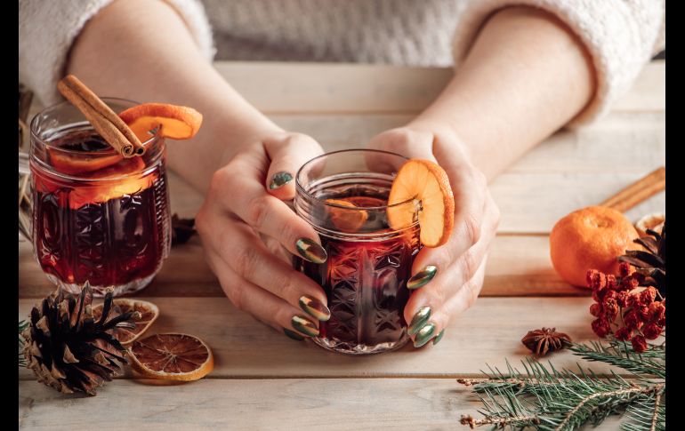 El vino caliente o mulled wine es una bebida tradicional del invierno. ISTOCK GETTY IMAGES/GALINAATROSCHENKO