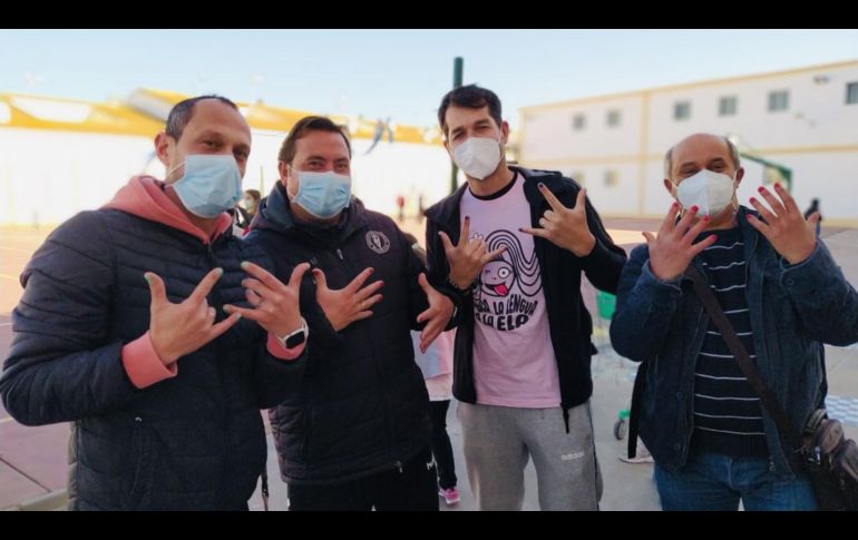 Profesores se sumaron a una iniciativa del combate al acoso escolar por identidad de género. ESPECIAL / CEIP César Barrios