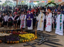 Indígenas tzotziles participan en una misa en memoria del 24 aniversario de la masacre de Acteal, en el municipio de Chenalhó. EFE/C. López