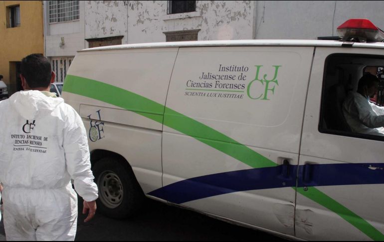No hubo testigos que dieran más detalle del agresor o agresores, en el lugar peritos del Instituto Jalisciense de Ciencias Forenses (IJCF) recabaron indicios. NTX/ARCHIVO