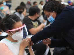 Dentro del programa de vacunación se han aplicado más de 147.5 millones de dosis, al sumar 392 mil 345 durante la última jornada. EFE/L. Ramírez