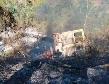 El vehículo no traía carga y hasta el momento la UEPCBJ solamente reportó una víctima por el percance. CORTESÍA/PC JALISCO