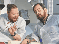 Fernando Memije. (A la derecha) El histrión presente en una de las escenas de “Madre sólo hay dos”. Cortesía