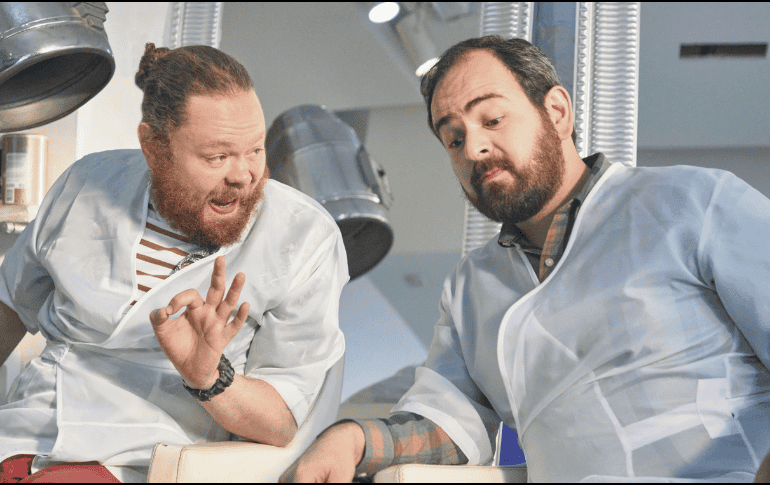 Fernando Memije. (A la derecha) El histrión presente en una de las escenas de “Madre sólo hay dos”. Cortesía