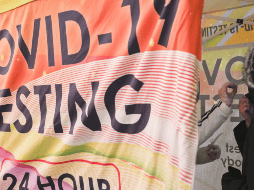 Operativo. Los centros de detección de covid están en todas las calles de la nación, la misión es revisar a todas las personas que tengan dudas de un posible contagio. Xinhua