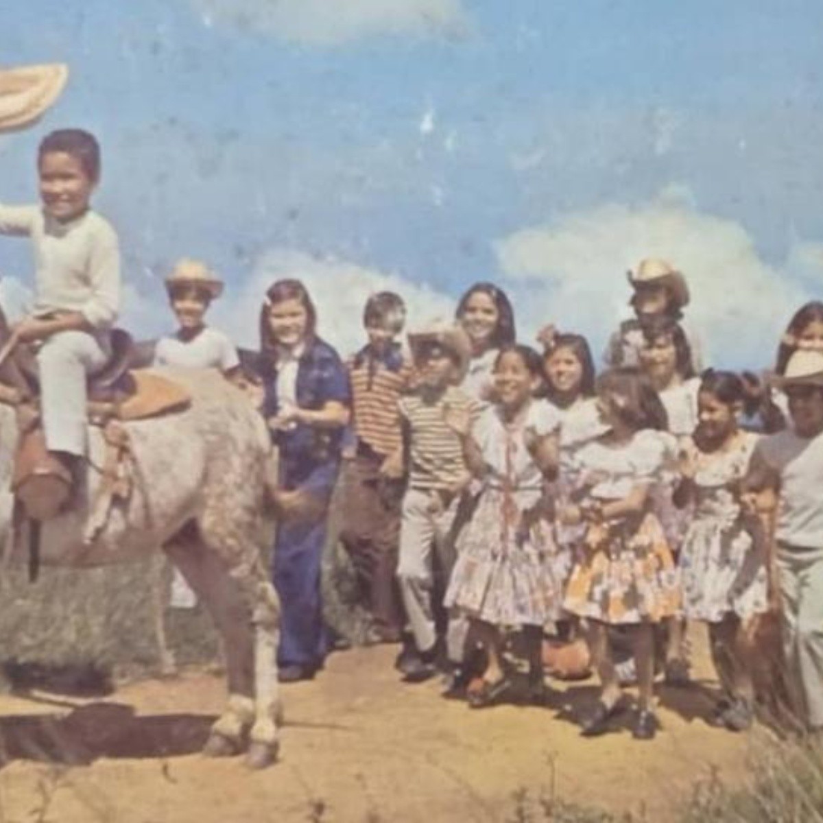 Mi burrito sabanero: Ricardo Cuenci, el niño venezolano interpreta la  versión original del villancico y por la que no recibió "ni un bolívar  partido por la mitad" | El Informador