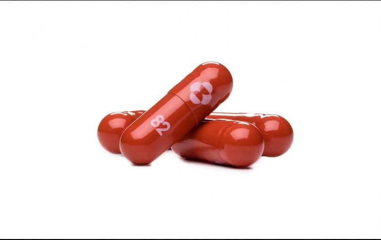 La FDA autorizó la pastilla de Merck para adultos con síntomas tempranos de COVID-19 con mayores riesgos de hospitalización, incluidos adultos mayores y personas con afecciones como obesidad y enfermedades cardíacas. AFP / ESPECIAL