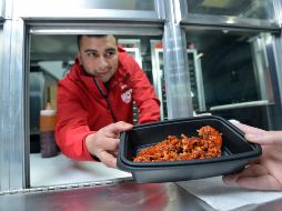 Un joven no estuvo de acuerdo con que su familia metiera de contrabando tortillas para acompañar su pollo frito. AP / ARCHIVO